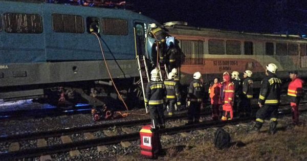 Most közölték a mentők: egy ember életveszélyesen megsérült a sápi vonatkatasztrófában