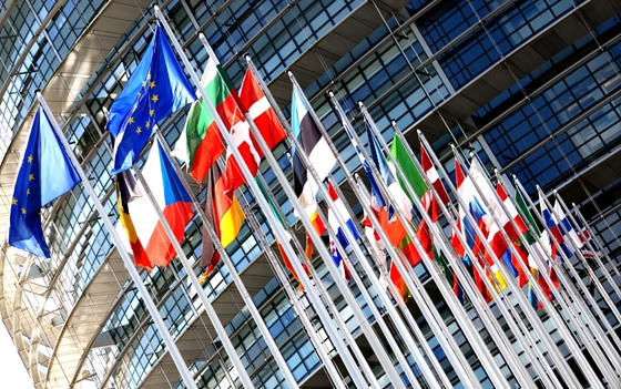 Az EP beperli az Európai Bizottságot, mert pénzt adott a magyar kormánynak