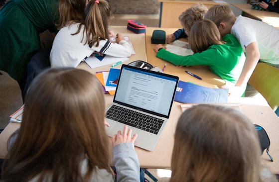 Hadházy: Használt laptopot kapott egy középiskolás az államtól